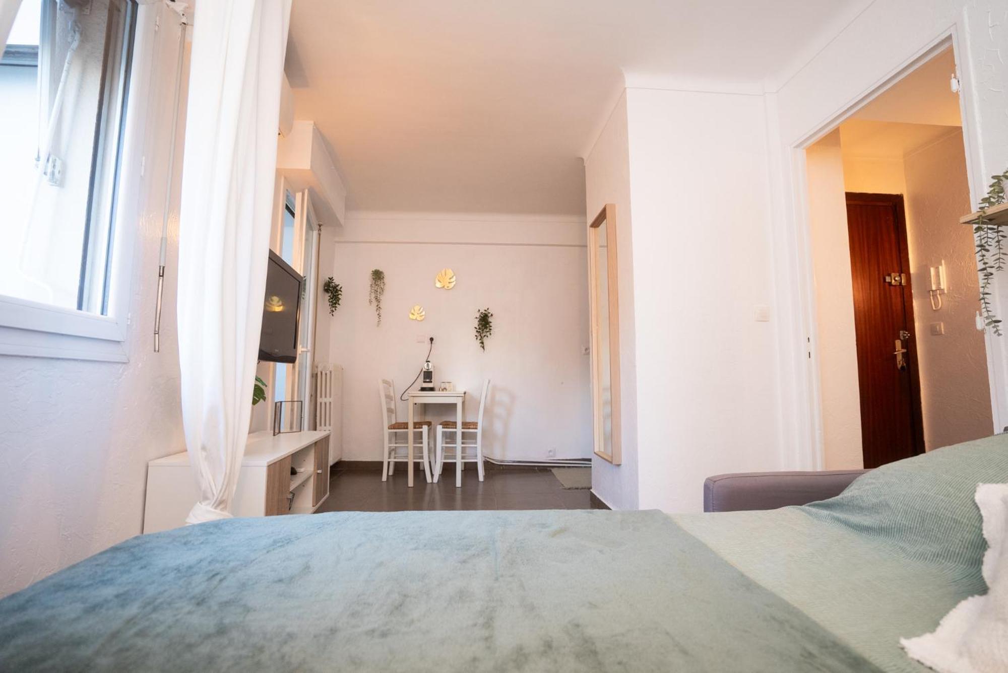 Location Studio Avec Loggia Daire Antibes Dış mekan fotoğraf